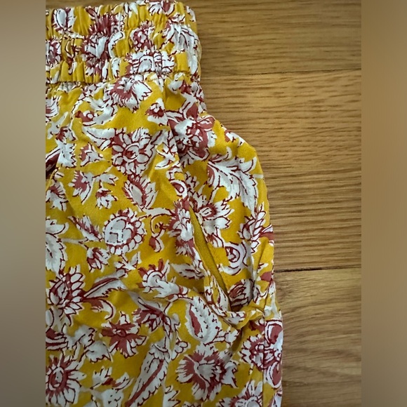 Old Navy Women’s Patterned Shorts Size Medium - Picture 3 of 6